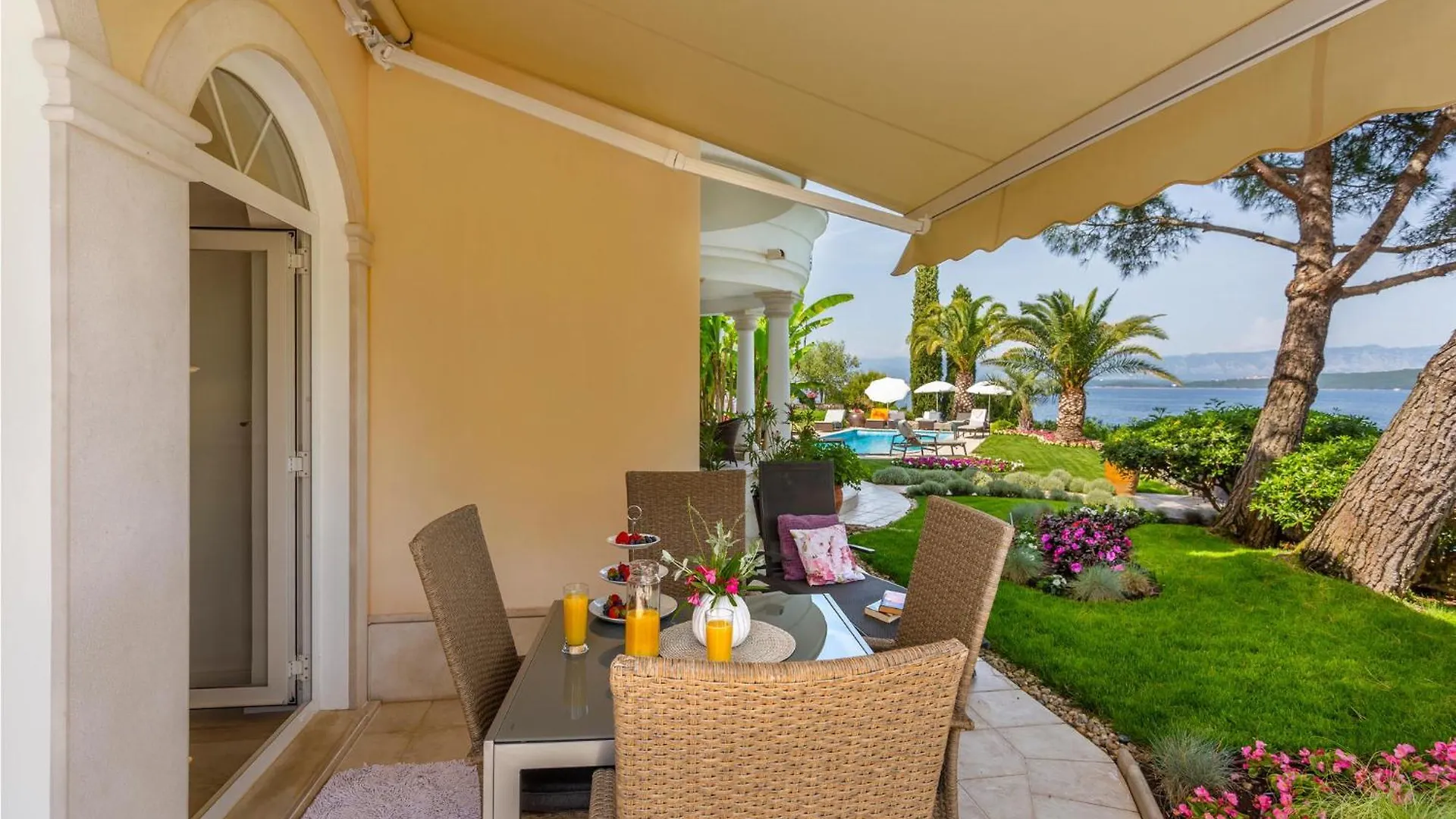 Beautiful Apartment In Porat With House Sea View