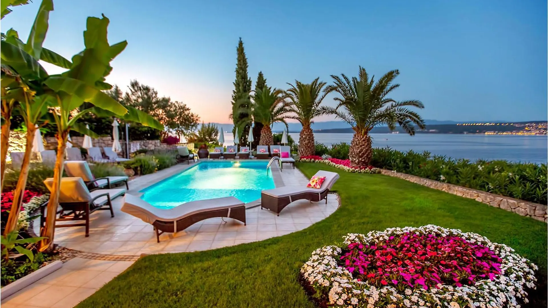 Beautiful Apartment In Porat With House Sea View