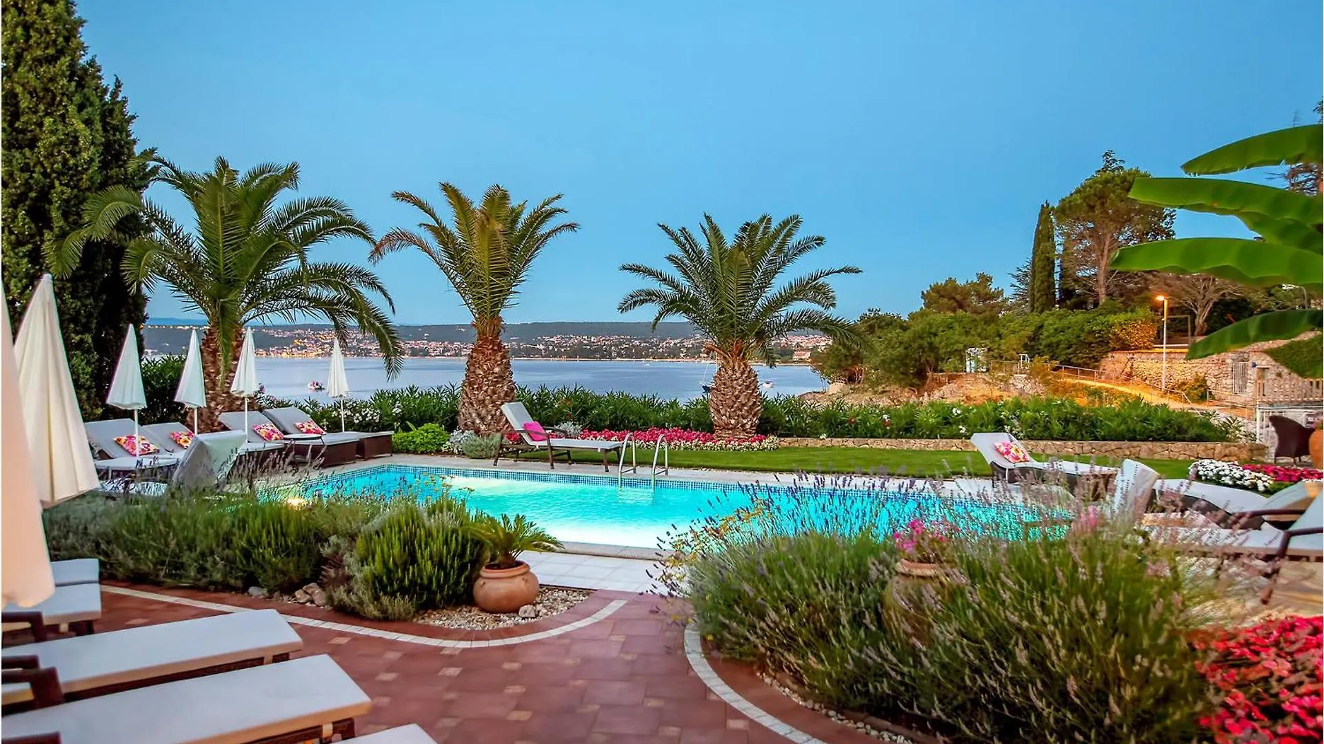 Beautiful Apartment In Porat With House Sea View